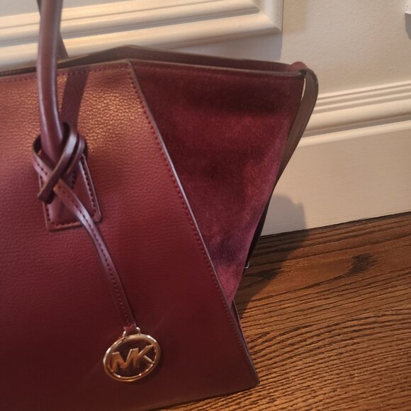 $628-NWT -Michael Kors Avril Extra-Large Tote 100% Leather-100% Suede - Picture 4 of 8